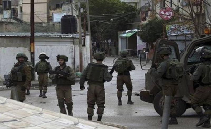 اعتقال فلسطينيينِ وسط حملة مداهمات واسعة بالضفة