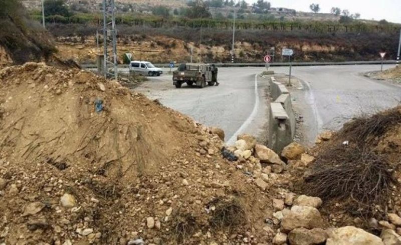 الاحتلال يغلق المدخل الغربي لقرية برقة شمال نابلس