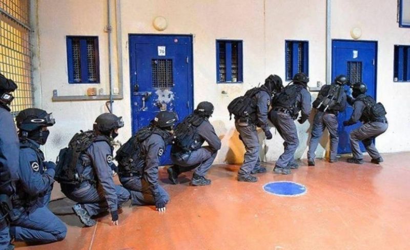 نادي الأسير يحذر من تصاعد القمع بحق الأسرى