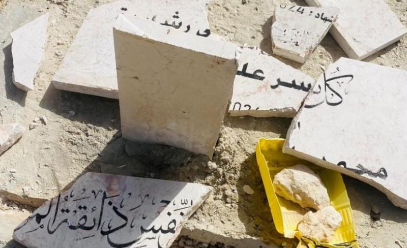 مستوطنون يحطمون شواهد قبور شرق بيت لحم
