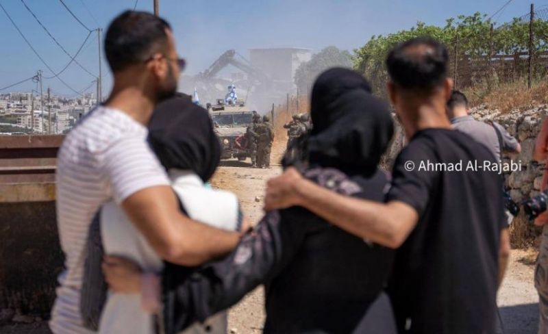 الاحتلال يهدم منزلاً مأهولاً جنوب الخليل