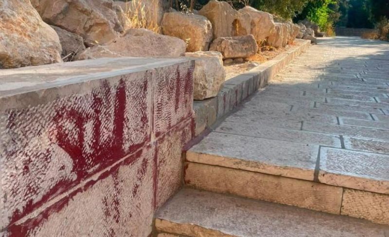 مستوطنون يرسمون شعار "المخلص" على حجارة المسجد الأقصى
