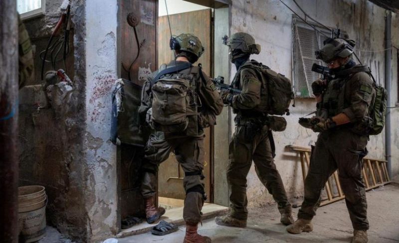 الاحتلال يعتقل 8 فلسطينيين من الضفة