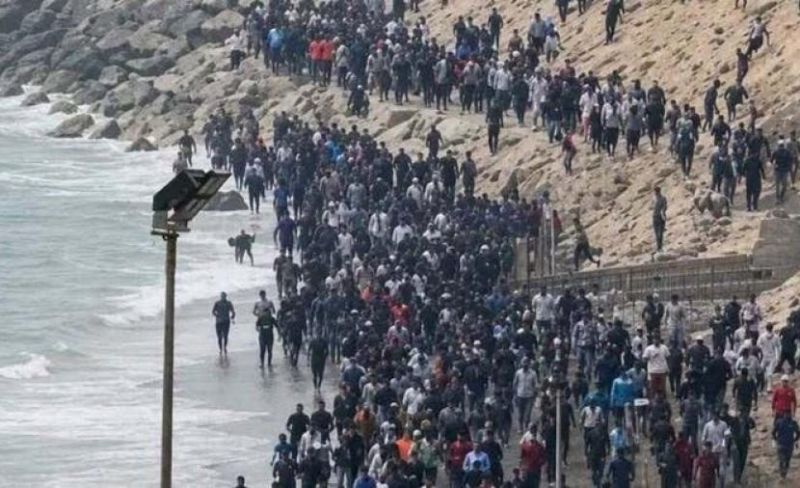 آلاف المهاجرين يعبرون من المغرب نحو إسبانيا
