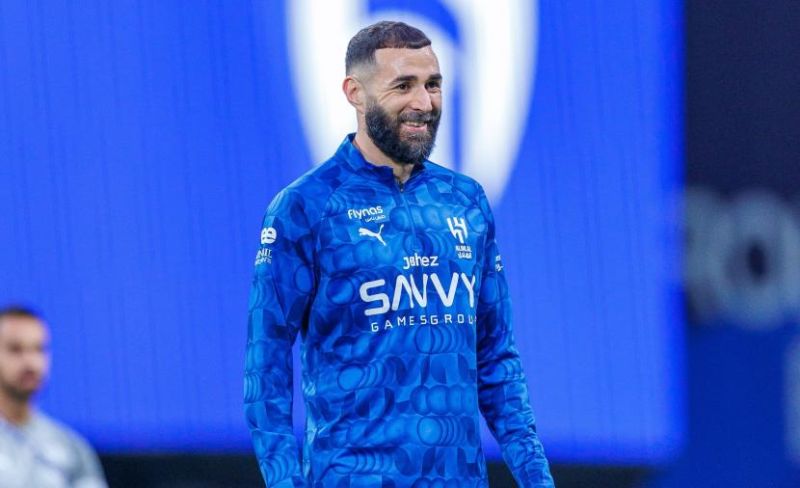 الهلال يعلن فسخ عقده مع بنزيما بالتراضي