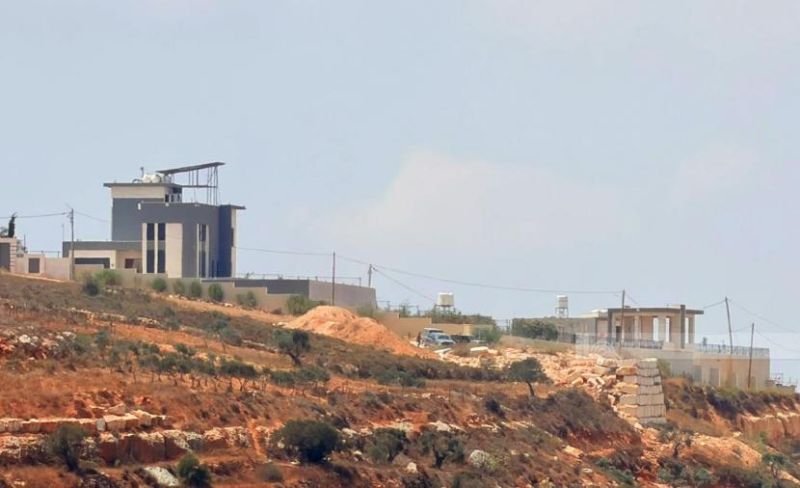 مستوطنون يحاصرون 3 منازل في قصرة لليوم الـ11