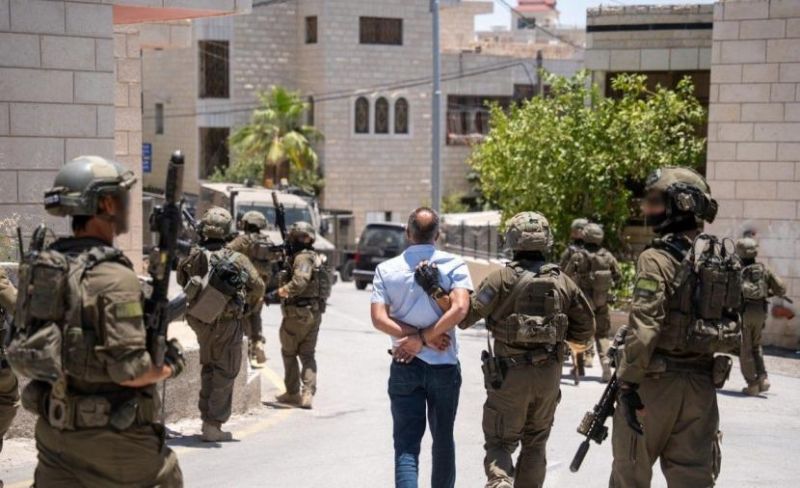 الاحتلال يعتقل 3 فلسطينيين ويصيب مسنا خلال اقتحامات بالضفة