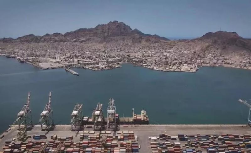 مستشار حوثي يهدد باستهداف المصالح الأميركية في باب المندب