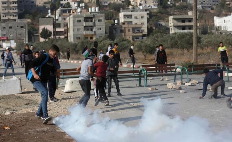 إصابات بالاختناق بين الطلبة شمال القدس