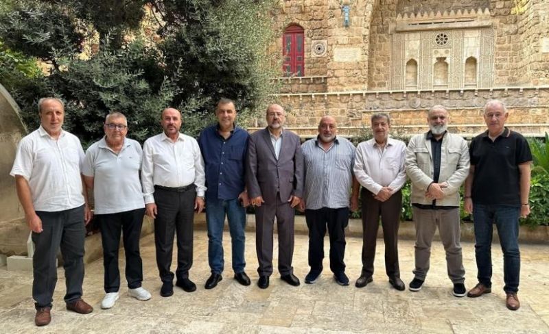 حماس تلتقي قيادة التيار الديمقراطي في فتح ببيروت
