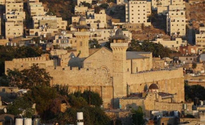 الاحتلال يُغلق المسجد الإبراهيمي الأحد والاثنين