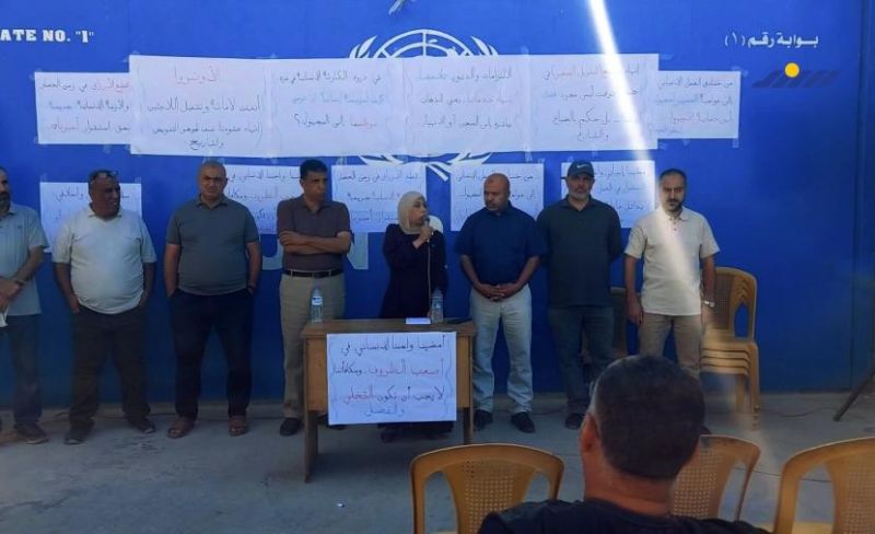 وقفة احتجاجية بغزة رفضاً لفصل موظفين في "أونروا"