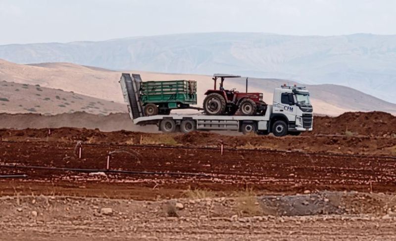 الاحتلال يستولي على جرار زراعي بالأغوار الشمالية