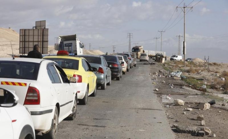 الاحتلال يحتجز حافلة ركاب لأكثر من 18 ساعة على حاجز بيت فوريك
