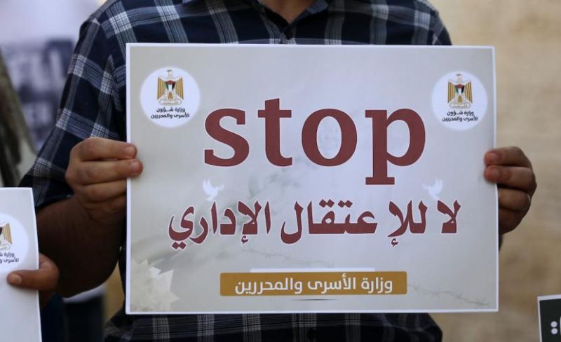 الاحتلال يُمدد اعتقال 59 أسيرا إداريا