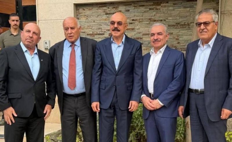 لقاء يجمع وفداً من مركزية فتح مع نائب دحلان