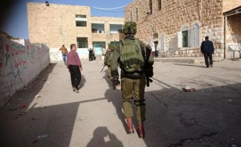 الاحتلال يشلّ التعليم في الخليل بحرمان 80 ألف طالب من الدوام