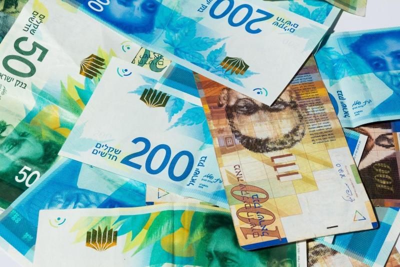 العملات مقابل الشيكل: الدولار 2.96 الدينار 4.18 اليورو 3.42