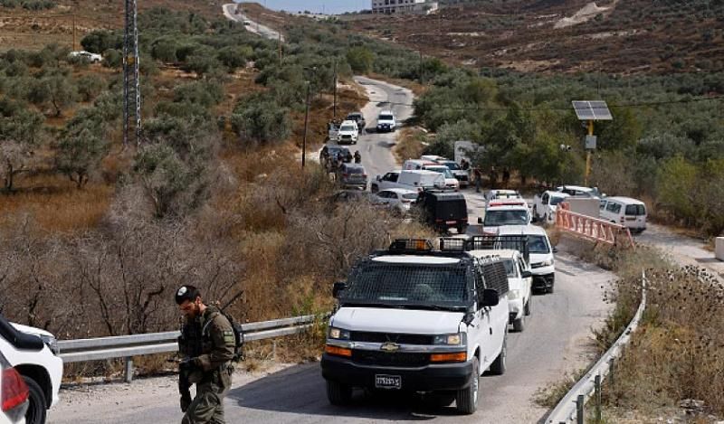 الضفة على حافة الانفجار: حملة اعتقالات تطال 60 مواطناً وتصاعد إرهاب المستوطنين بحرق المساجد وسرقة الأراضي