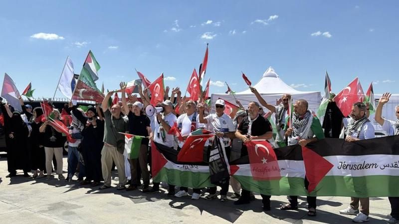 "قافلة فلسطين" تصل إسطنبول في طريقها إلى الضفة عبر العراق والأردن