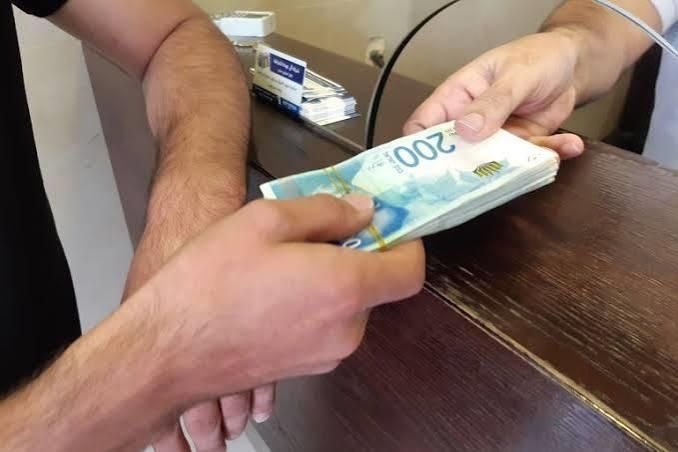 الخبير المالي محمد سلامة لراية: تهديد قطع العلاقات المصرفية ابتزاز سياسي هدفُه عزل غزة مالياً وإيصال اقتصادنا للصفر