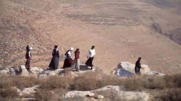 "فتيات التلال".. نشاط استيطاني نسائي لتثبيت البؤر وفرض واقع جديد في الضفة
