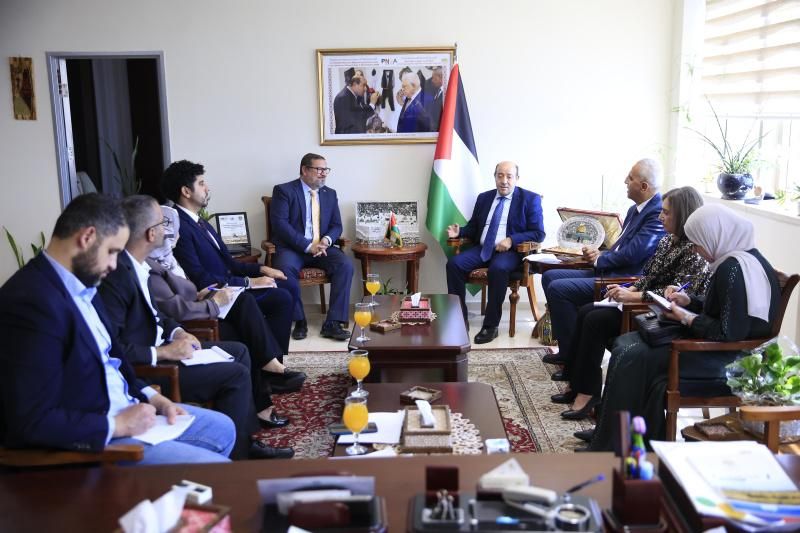 أبو زيد يستقبل السفير التشيلي ويبحث معه آفاق تعزيز التعاون في الإدارة العامة وبناء القدرات