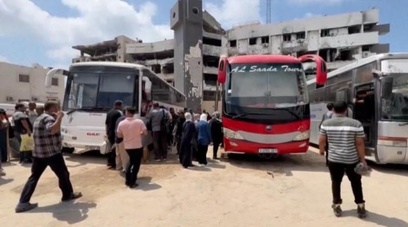 كارثة قطاع النقل في غزة.. نقابة الباصات تعلن إجراءات تدريجية لتعليق نقل الكوادر الطبية والموظفين