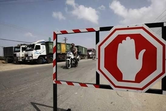 خاص | إغلاق معابر غزة يهدد بموجة غلاء ونقص في السلع خلال الأعياد اليهودية