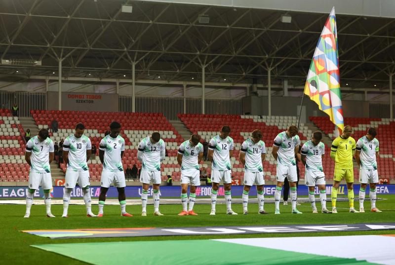 منتخب أيرلندا يرفض المصافحة ويخفض رؤوس لاعبيه أمام إسرائيل