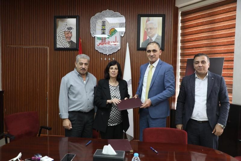 ترست العالمية للتأمين وبلدية نابلس توقّعان اتفاقية لتأمين الموظفين والعمال