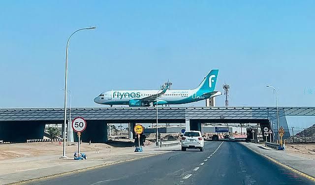إصابات في استهداف صاروخي من الحثويين لمطار في الرياض