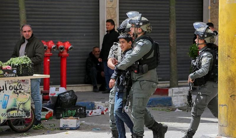 الاحتلال يزجّ بغالبية القاصرين الفلسطينيين الأسرى في العزل الانفرادي