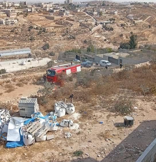 الاحتلال يهدم مسكنا ويقتلع 200 شجرة مثمرة ويدمر منشآت شرق الخليل