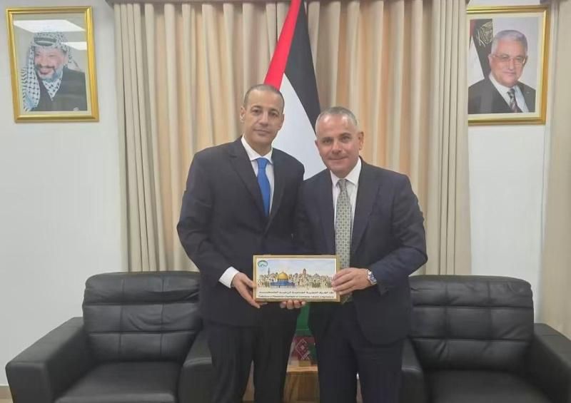 القنصل العام لدولة فلسطين في دبي يستقبل رئيس اتحاد الغرف التجارية
