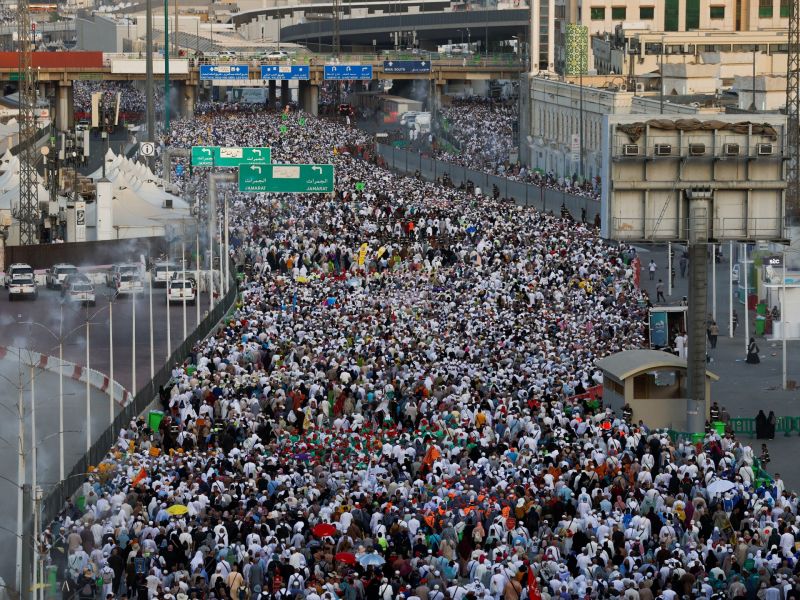 السعودية تعلن نجاح حج هذا العام والحجاج يواصلون أداء الشعائر