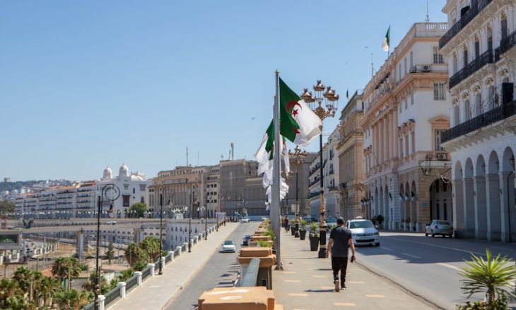 الجزائر تقر ميزانية ضخمة لعام 2027 بإنفاق يتجاوز 136 مليار دولار