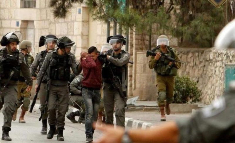 قوات الاحتلال تحتجز شبانًا في أبو ديس شرق القدس