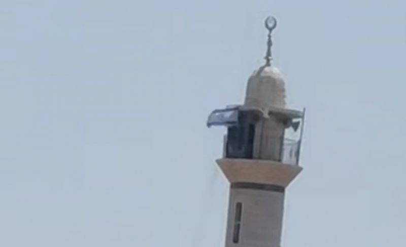 الاحتلال يرفع علمه فوق مئذنة مسجد بطولكرم