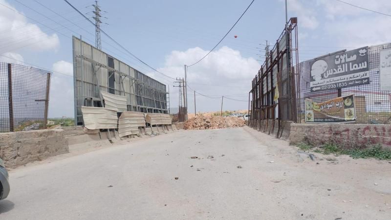 محافظة القدس: اقتحام واسع واعتقالات ومداهمات عنيفة شمال المدينة