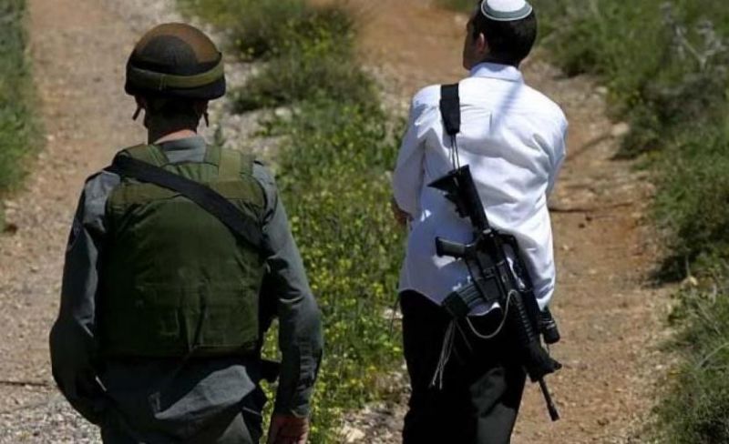 مستوطنون يعتدون على مواطن شرق نابلس