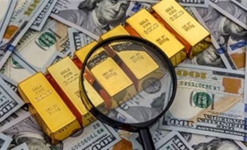 النفط يصعد والذهب يتراجع وسط ترقب السياسة الأمريكية