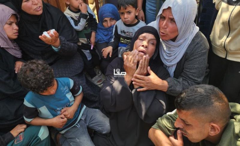 شهيد متأثرًا بجروحه وقصف مدفعي مع تواصل خروقات وقف النار بغزة