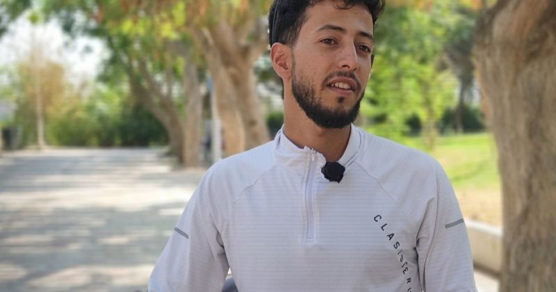 "ما حدا حيعمرها غيرنا".. سوري يقطع 5 دول بالدراجة لترميم المدارس