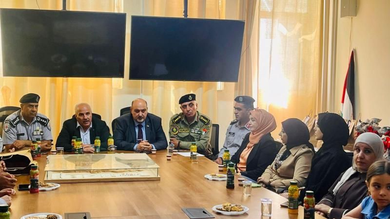 صور | احتفاءً بالتفوّق وتعزيزاً لقيمة العلم.. دفاع مدني الخليل يحتفي بأبناء العاملين