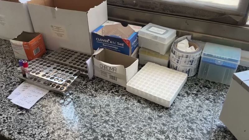 شح الأدوية ونفاذ بعضها يهدد حياة المرضى في غزة