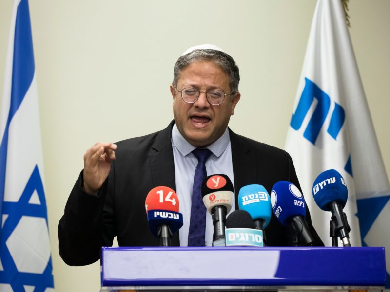 "كنّ يعولن على سجون كالفنادق".. بن غفير يقتحم زنازين أسيرات فلسطينيات