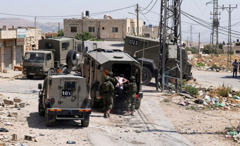 اعتقالات إسرائيلية تطال 9 فلسطينيين من الضفة الغربية