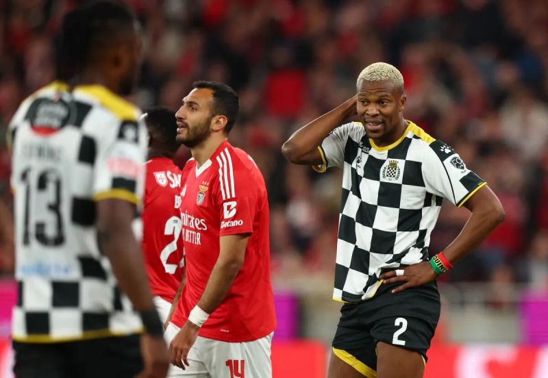إيقاف الدولي الغيني إبراهيما كامارا 6 أشهر بعد واقعة اعتداء في الدوري البولندي