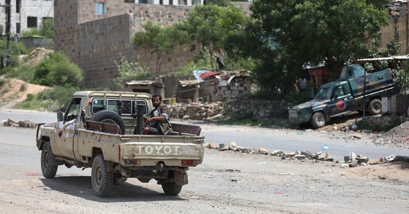 تصعيد عسكري شامل في اليمن: معارك طاحنة على عدة جبهات وغارات مكثفة تستهدف صنعاء والمحافظات